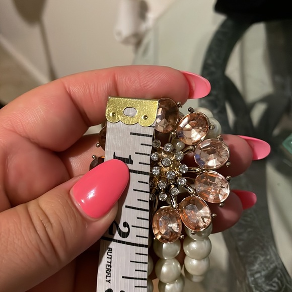 PEARLS AND PINK CRYSTALS FLOWER BRACELET. - Picture 9 of 9